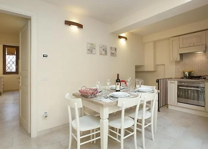 Albizi Verrocchio Apt 201
